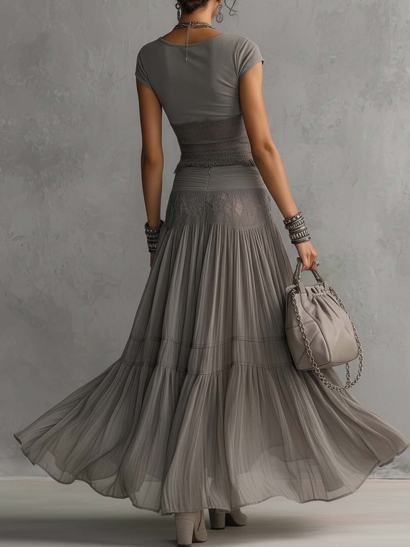 Christine | Conjunto top gris con paneles de encaje y falda larga plisada — foto 2