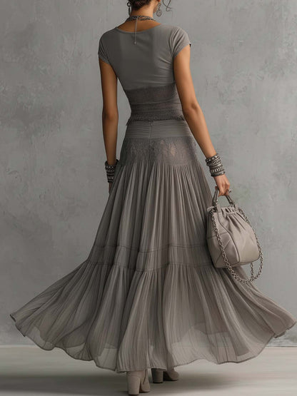 Christine | Conjunto top gris con paneles de encaje y falda larga plisada — foto 2