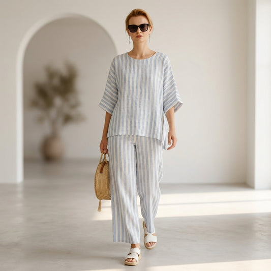 Federica – Top de lino a rayas azules sofisticado, combinado con pantalones holgados