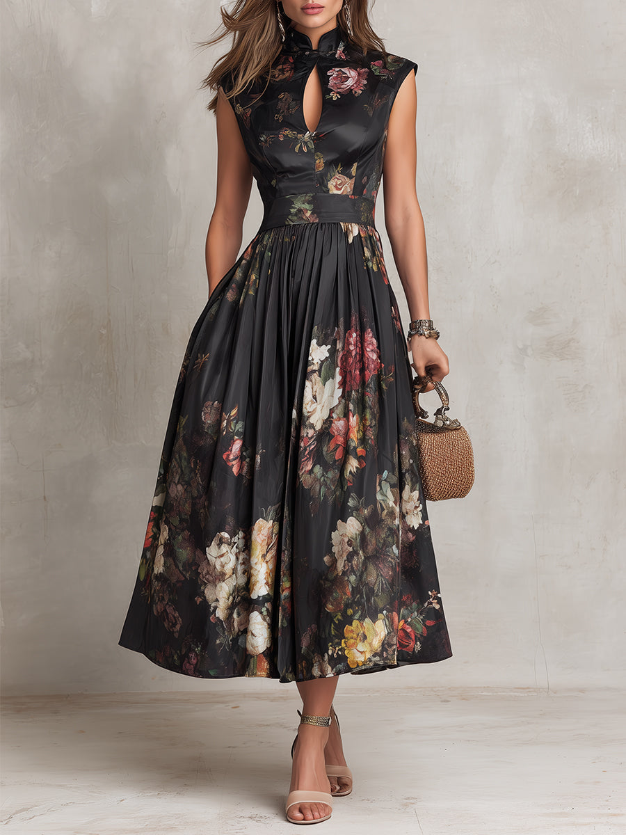 Violette | Vestido midi de satén plisado negro con estampado floral y escote en lágrima — foto 2