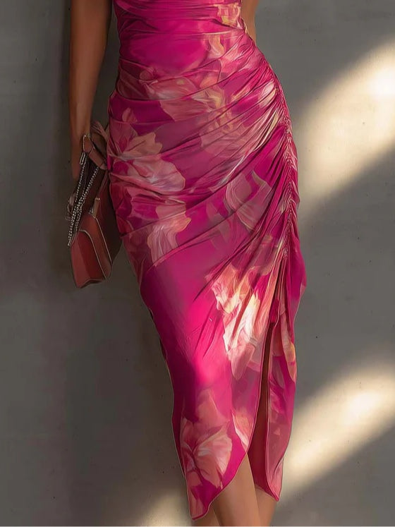 Mathilde | Vestido tubo fucsia con estampado floral, drapeado lateral y abertura — foto 4